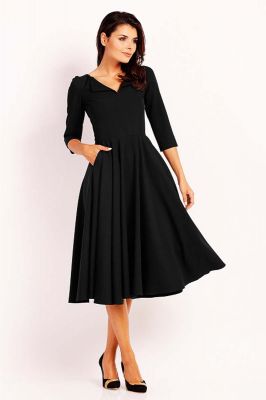 Czarna Elegancka Rozkloszowana Sukienka z Wykładanym Kołnierzem